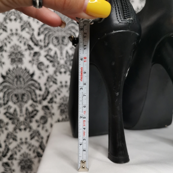 BCBGeneration Black Pumps - Size US 6 sexy - Picture 6 of 10